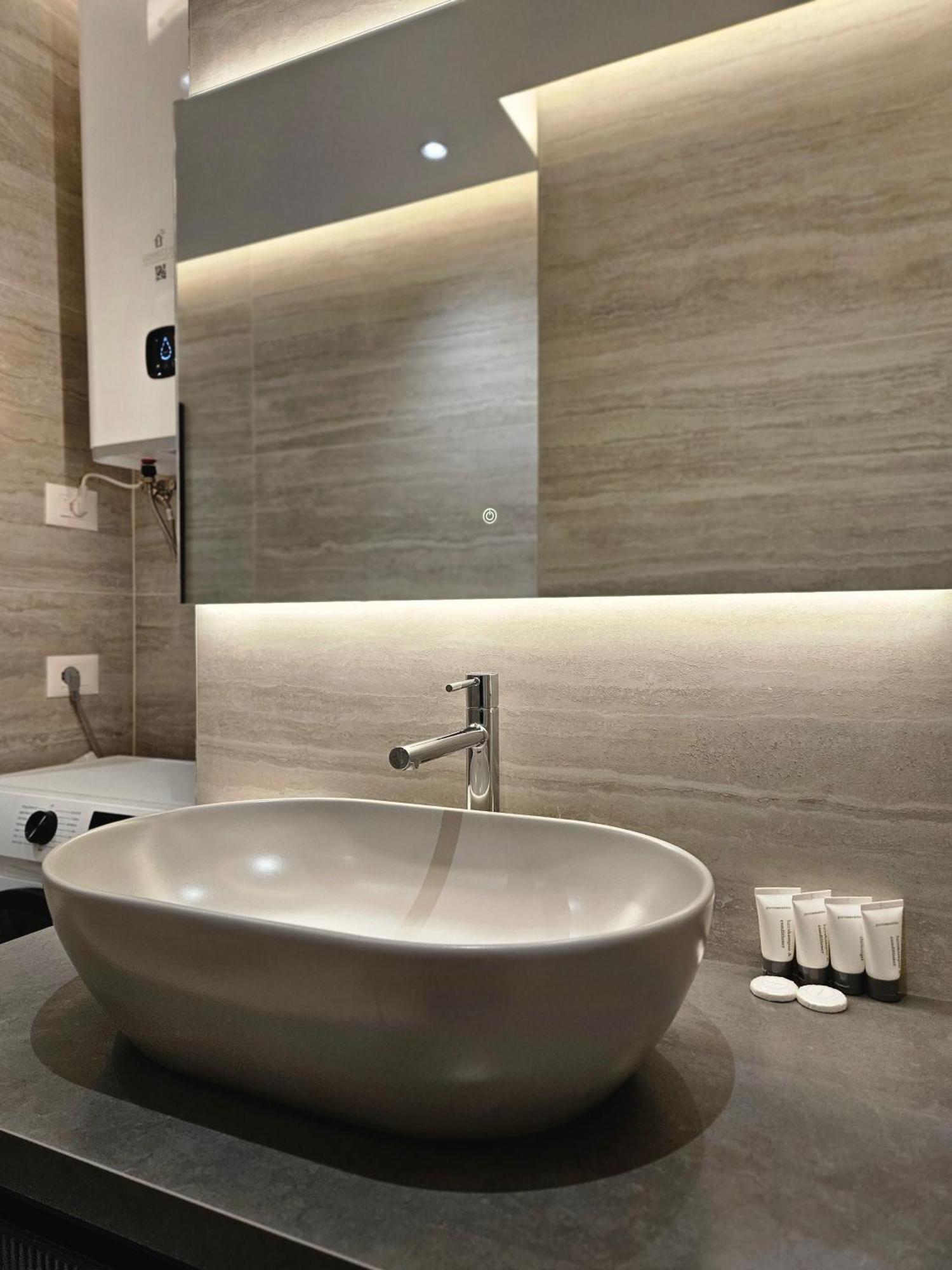 Miku Apartment-Modern 2Bedroom In Prime Location Tiranë Ngoại thất bức ảnh